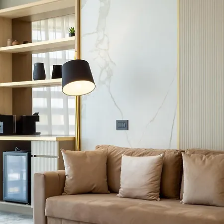 Lupa By Bueno Constanţa