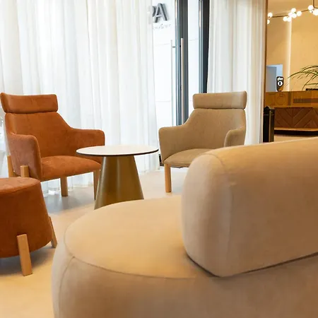 Lupa By Bueno Constanţa