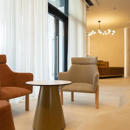 Lupa By Bueno Constanta