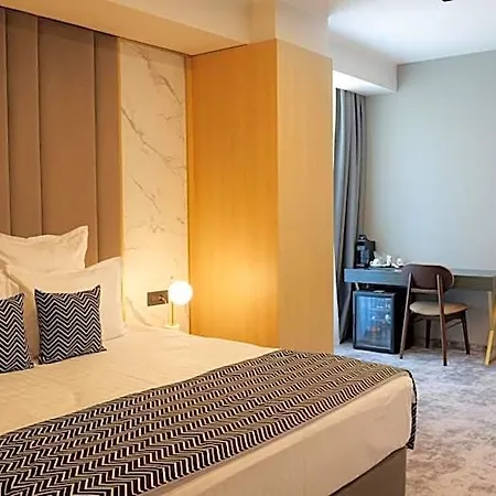 Lupa By Bueno Hotel 4*