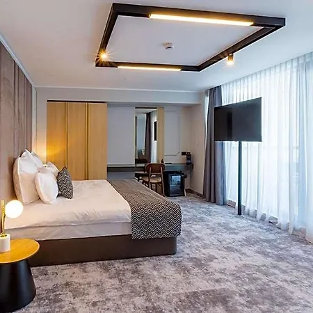 Lupa By Bueno Hotel 4*