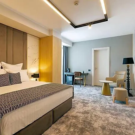 Lupa By Bueno Hotel 4*